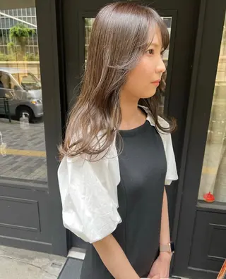 ロング ブリーチなしダブルカ ラー🩶manamiのヘアスタイル