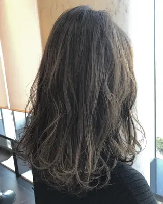 ミディアム カラー 小田 莉加子のヘアスタイル