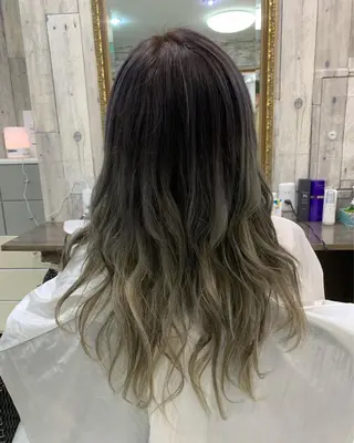 セミロング 土屋朱理/ ハイトーンカラーのヘアスタイル