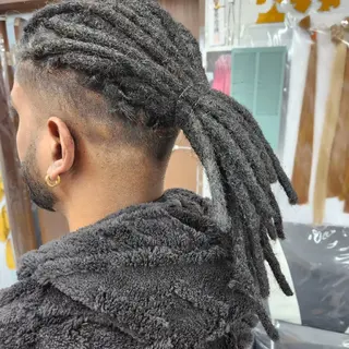  渡辺 マリのヘアスタイル