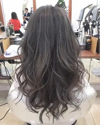 ロング 東梅田エリアカラー ヘアセットNo. 1のヘアスタイル