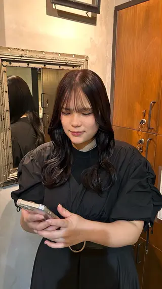 セミロング ブリーチ無しWカラー mana🎀🤍のヘアスタイル