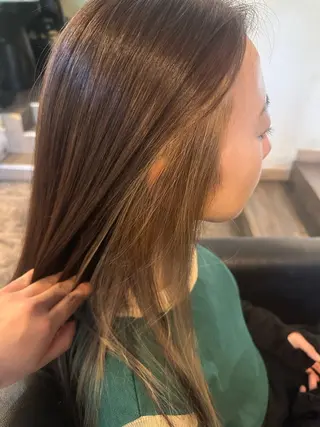 セミロング カラー 安達 望のヘアスタイル
