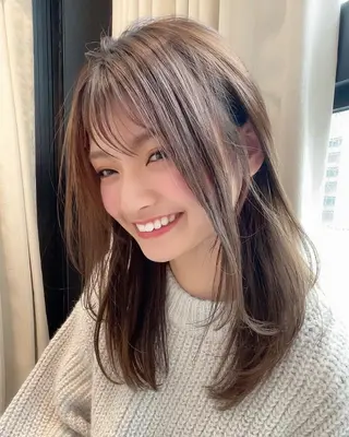 ミディアム 酒井 里穂のヘアスタイル