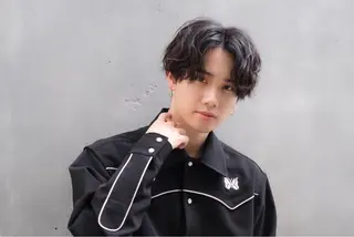 ショート 透明感ブリーチ/ メンズパーマのヘアスタイル