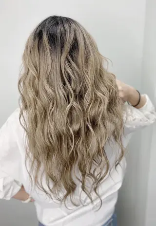 ロング ネイル カラー パーマ ヘアアレンジ マツエク・マツパ メンズ キッズ ブリーチ特化型✂️ ハイトーンカラー👨のヘアスタイル
