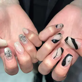 ネイル 🪐富島彩夏 /海外nail🪐のネイルデザイン