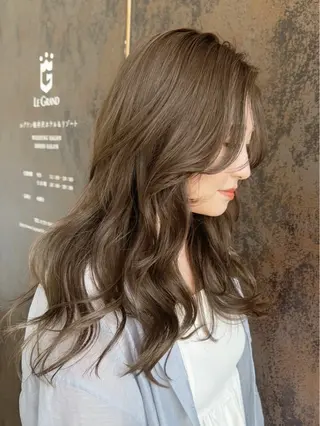 ロング カラー 佐藤 綾香のヘアスタイル