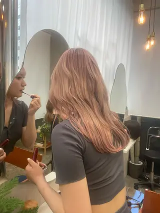 ロング カラー 渡 汐音のヘアスタイル