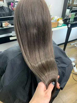 ロング 奥本 侑 ハイトーン、髪質改善のヘアスタイル