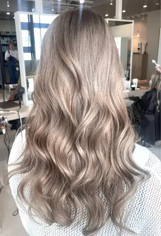 セミロング カラー Lia所属・皆木 智晴のヘアスタイル