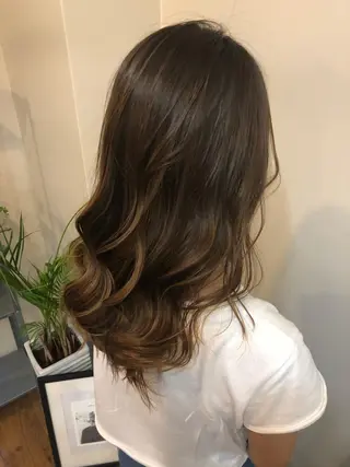 セミロング MAAT所属 AKANEのヘアスタイル