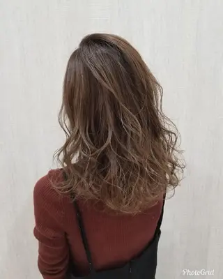 ミディアム カラー 顔周りレイヤーカット 髪質改善代表西村功平のヘアスタイル