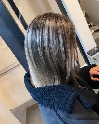 セミロング カラー 難波ブリーチカラー 伊藤洋輝のヘアスタイル