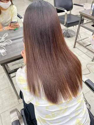 ロング Kvell&Co.所属・ハイトーン カラーのヘアスタイル