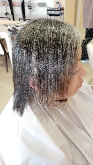 ミディアム 山内 佐江子のヘアスタイル