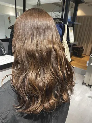 ミディアム カラー ベージュ指名No1 加賀詩織のヘアスタイル