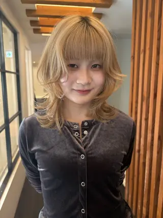 ミディアム カラー リカ/ハイトーン ・オリーブ🍀のヘアスタイル