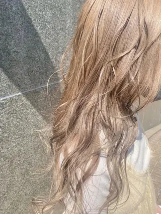 ロング ハイトーンカラー🍑 心斎橋のヘアスタイル