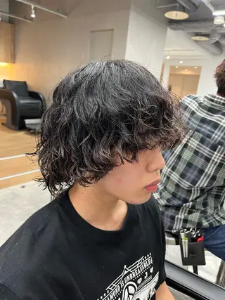 ミディアム パーマ メンズ 波巻きスパイラル🌀 新潟/万代/山下優のヘアスタイル