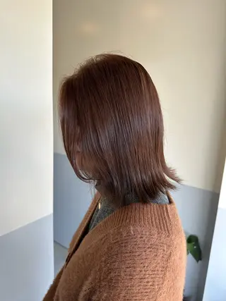 ミディアム カラー 三浦 彩那のヘアスタイル