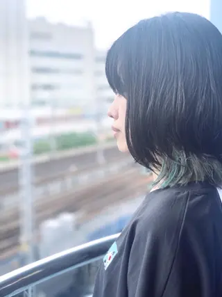 ミディアム カラー ヤノ ナオミのヘアスタイル