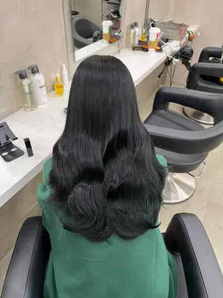 セミロング 寒色＆ブリーチ特化 寒色MiOのヘアスタイル