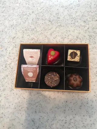 ショート カラー パーマ ヘアアレンジ メンズ キッズ ネイル マツエク・マツパ アニメ,Vオタク× 即効痩せエステサロンのエステ・リラクイメージ