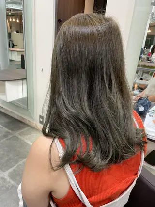 セミロング カラー 平 ちひろのヘアスタイル