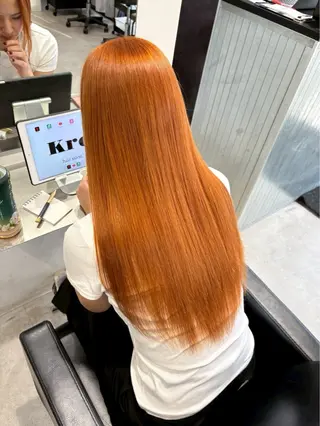 ロング Kro ハイトーン×ブリーチのヘアスタイル