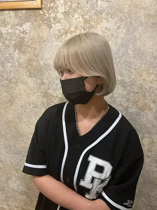 ミディアム マテリアル 中央駅店のヘアスタイル