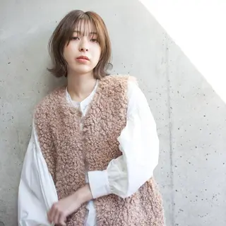 ミディアム 髪質改善／白髪ぼかし 継続する美髪のヘアスタイル