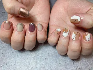 ショート カラー ネイル マツエク・マツパ illum hicariのネイルデザイン