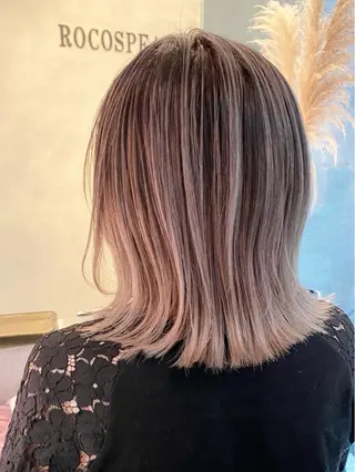 ミディアム コールネックスザサロン所属・白髪ぼかし×デザイン 🕊️🫧ホウジョウのヘアスタイル