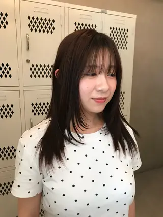 セミロング カノン／伏見/栄 カラーモデルのヘアスタイル