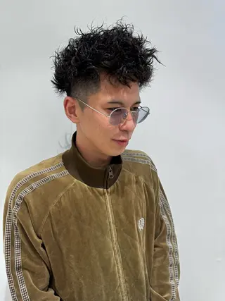 パーマ メンズ 🐺ウルフ× ハイトーン🐺MOEのヘアスタイル