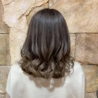 ミディアム カラー 水島 悠香子のヘアスタイル