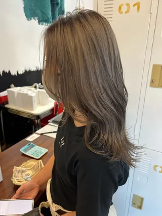 ロング カラー LOMARLIE JURIAのヘアスタイル