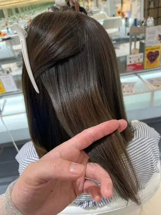 セミロング 髪質改善カラー 清利あやなのヘアスタイル