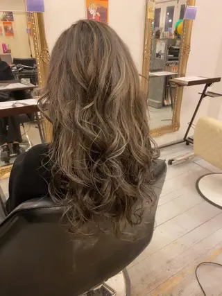 ロング カラー 🍀Moda by Grande🍀のヘアスタイル