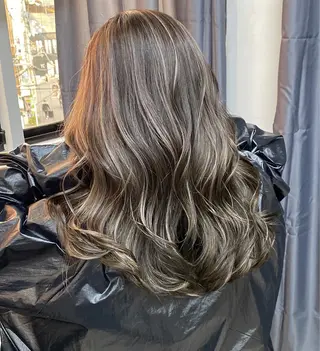 ミディアム ハイライト、レイヤー カット/西梅田/中西のヘアスタイル