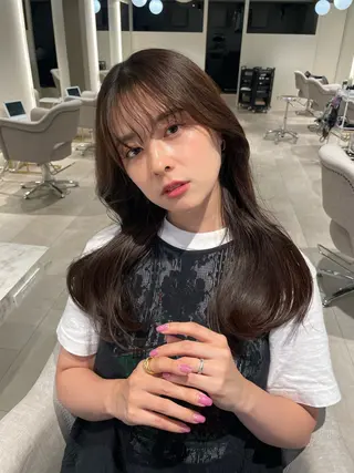 ロング 根本 彩永のヘアスタイル