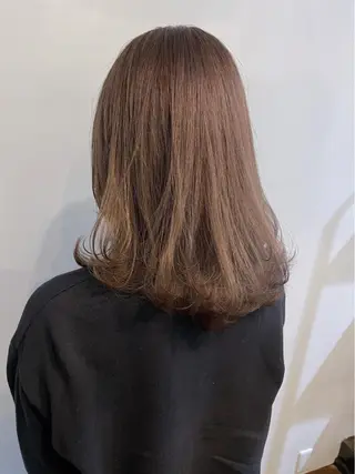 セミロング カラー 安藤 佑衣のヘアスタイル