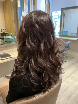 セミロング 嶋村夏実🌼レイヤー 🌸白髪ぼかしのヘアスタイル