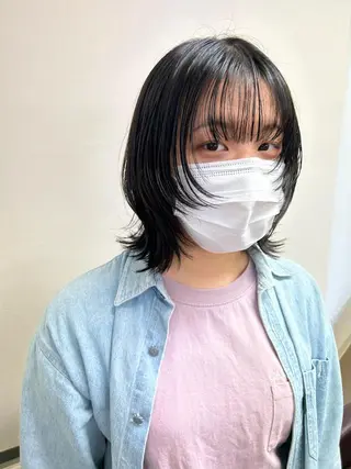 ミディアム オリーブベージュ/ ブリーチなし透明感のヘアスタイル