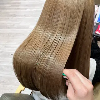 ロング 西 沙菜/トレンド カラー/透明感カラーのヘアスタイル