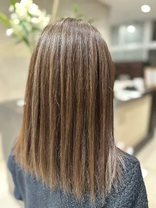 ロング 白髪ぼかしモデル 募集中ヒキマカイトのヘアスタイル