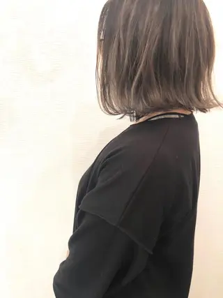 ミディアム カラー 平川 友希子のヘアスタイル