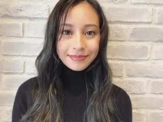 セミロング la fith所属・rico_by ヘアとアイブロウのヘアスタイル