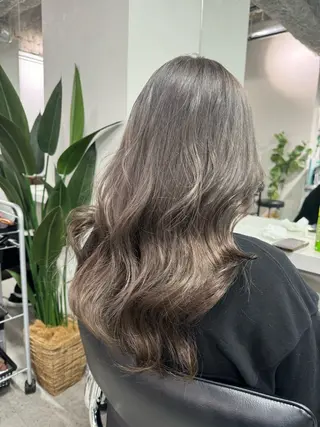 セミロング カラー ハイトーン&髪質改善 &韓国エクステ🤎のヘアスタイル